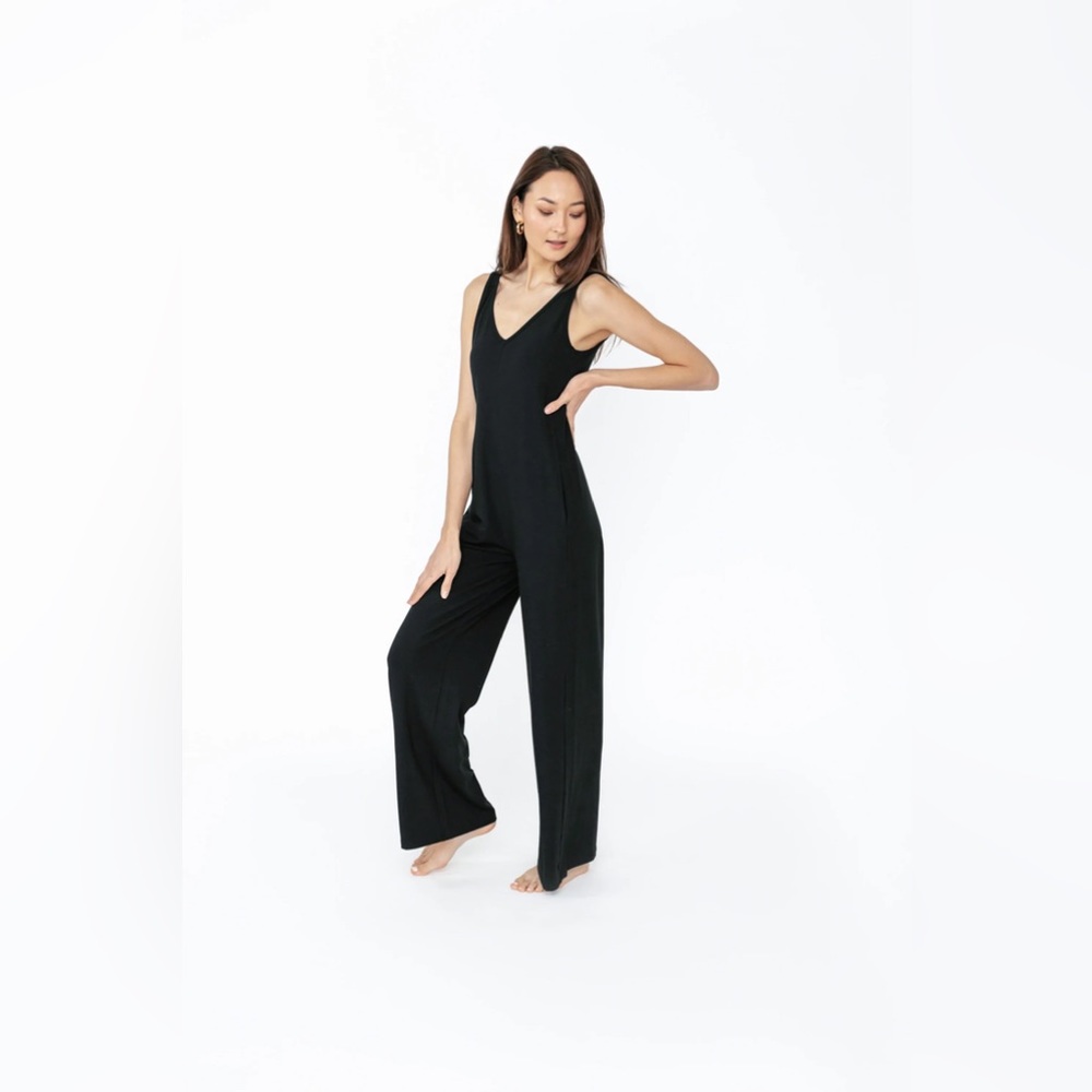 29 Almost Famous Black Sleeveless Jumpsuit
